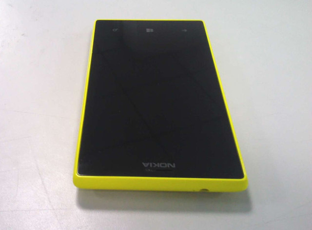 //timgm.eprice.com.tw/cn/mobile/img/2012-11/08/4505402/hichong_1_Nokia-Lumia-820_7eabfaa1114a51800822cb05b579736f.jpg