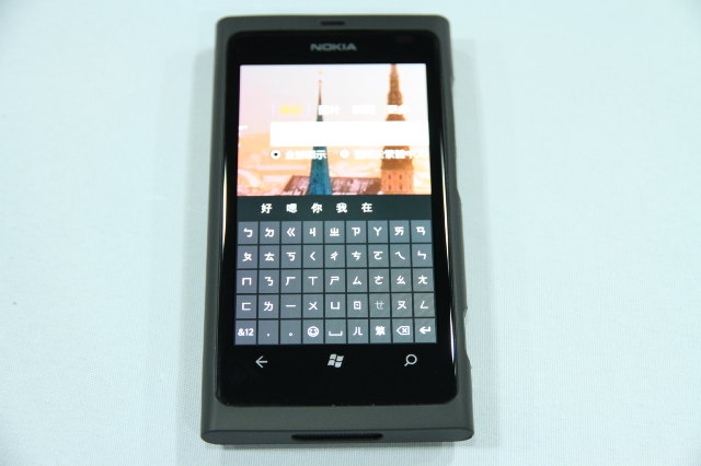 //timgm.eprice.com.tw/tw/mobile/img/2011-12/07/4711115/luerica_1_Nokia-Lumia-800_2552e8f5cb0058f8b700b9e69b890809.JPG