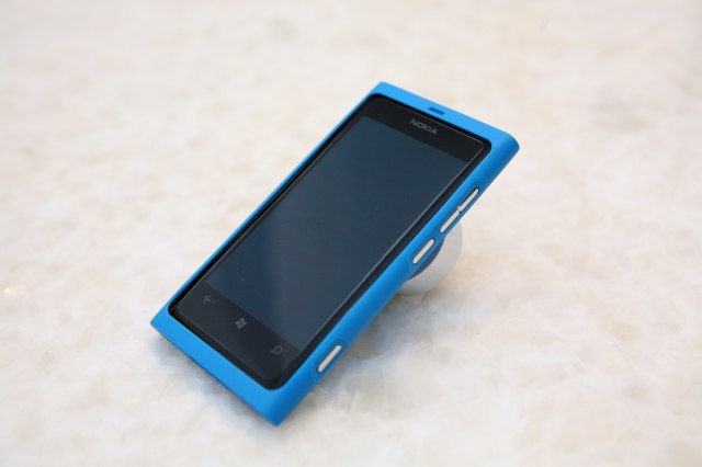 //timgm.eprice.com.tw/tw/mobile/img/2011-12/12/4713234/samuel_1_Nokia-Lumia-800_49e82054e8711fbdc956d1122cf7e7fb.JPG