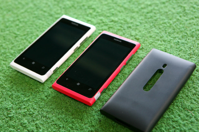 //timgm.eprice.com.tw/tw/mobile/img/2012-03/27/4754177/samuel_1_Nokia-Lumia-800_46910cc16b8b8d723db1035f7d2ed8ac.jpg