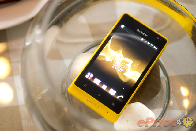 耀眼一夏：Sony Xperia go 黃色機寫真