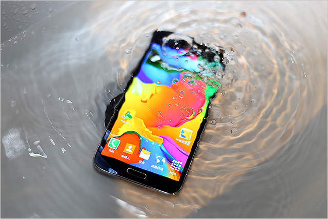 Galaxy S5 在台媒體體驗會：防水、高速下載、相機一次玩