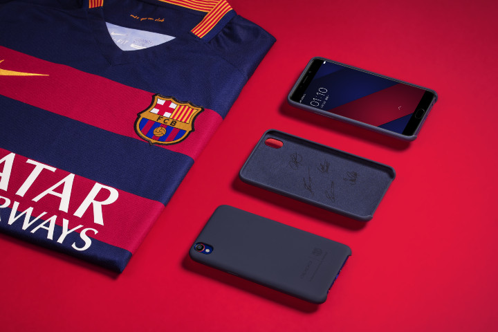 The protective case features laser-printed signatures from five top Barça players.jpg