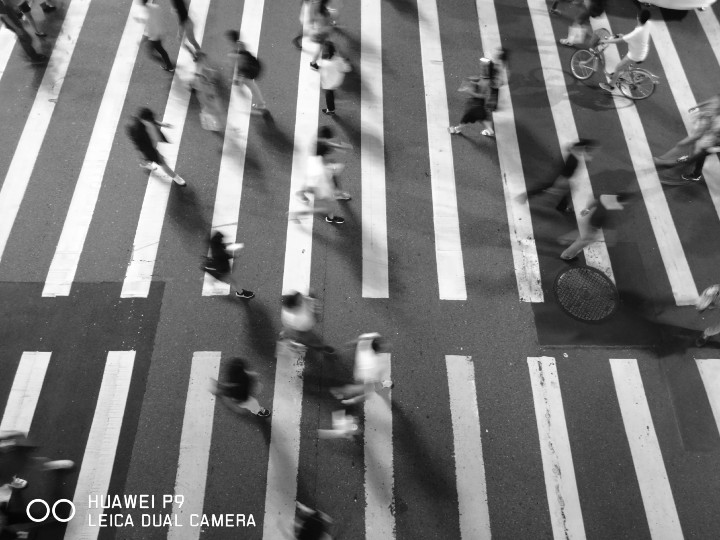 【HUAWEI】台灣知名攝影師 宋美琪透過HUAWEI P9，將手機當成一個真正的黑白相機，拍出力道十足、回味無窮的絕佳黑白影像。.jpg