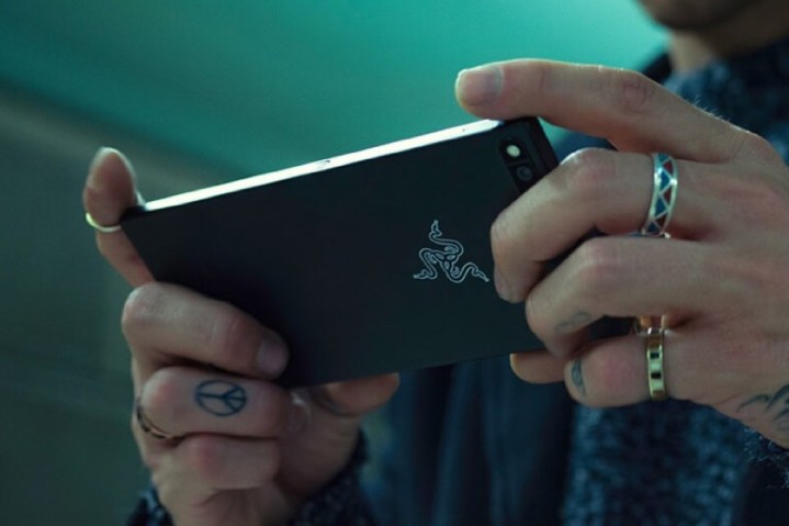 Razer 首款針對遊戲設計的手機正式亮相，確認以 Nextbit Robin 為基礎
