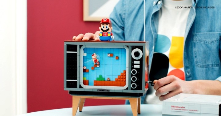 將「71360瑪利歐冒險主機」中的樂高瑪利歐人偶，開機後放在LEGO-NES復古電視上，樂高瑪利歐人偶隨即會發出隱藏版特別音效及動畫.jpg