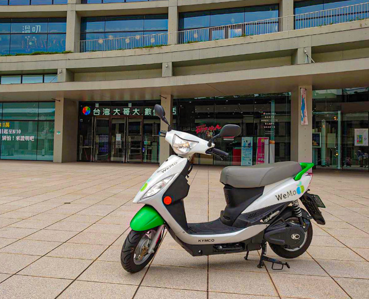 新聞照片- WeMo Scooter 攜手台灣大哥大 打造移動式空品預測平台   智慧城市發展新關鍵 車輛配備PM2.5感測器.jpg