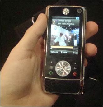 Motorola 320萬畫數手機-Z10 十月開賣