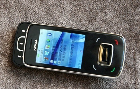 Nokia 8208 影音雙滑蓋：CDMA 版的 N95？