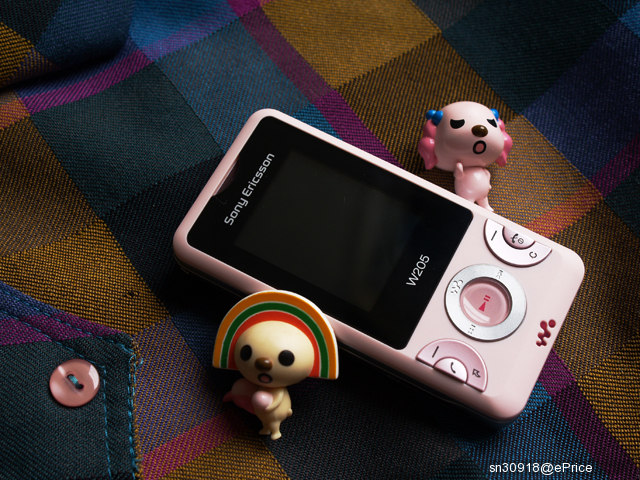 新色圖賞：Sony Ericsson W205 粉紅糖果機