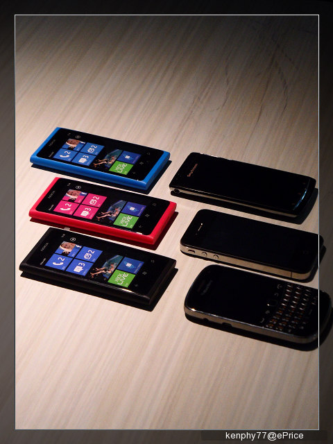 //timgm.eprice.com.tw/tw/mobile/img/2011-11/27/4706985/kenphy77_2_Nokia-Lumia-800_302d346e103a87454215689eb1926852.jpg