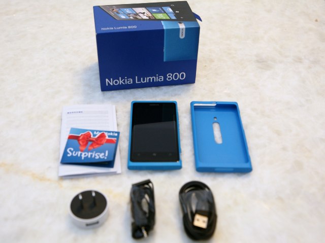 //timgm.eprice.com.tw/tw/mobile/img/2011-12/12/4713234/samuel_1_Nokia-Lumia-800_57e79f0ace80771cbda0da6d3ae2cb34.JPG