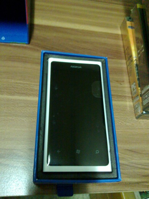 //timgm.eprice.com.tw/tw/mobile/img/2012-03/27/4754362/wrc0918343_1_Nokia-Lumia-800_1160d7a68a1acbd20c169cbc16d8ef8b.jpg