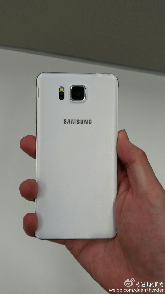 Samsung-Galaxy-Alpha-Blanc-02.jpg