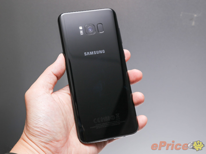三星 Galaxy S8+ 晶墨黑外觀寫真、S7 Edge 同台比拚電力