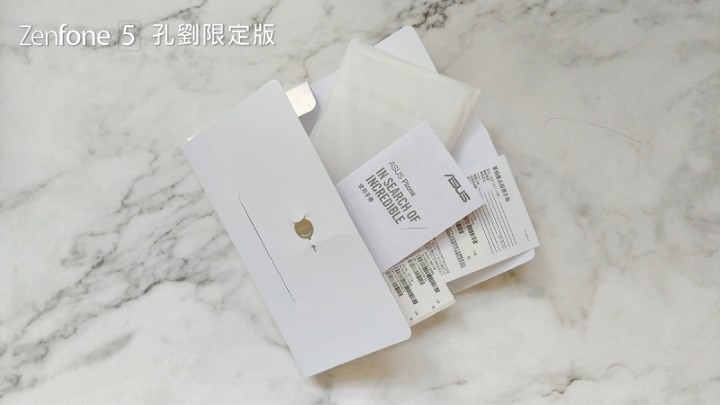 【ZenFone 5孔劉限定版】卡盒.jpg