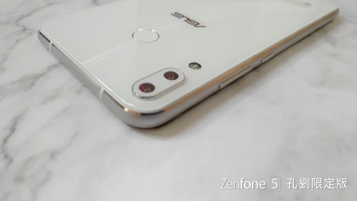 【ZenFone 5孔劉限定版】ZenFone 5銀色側邊+鑽石切邊.jpg