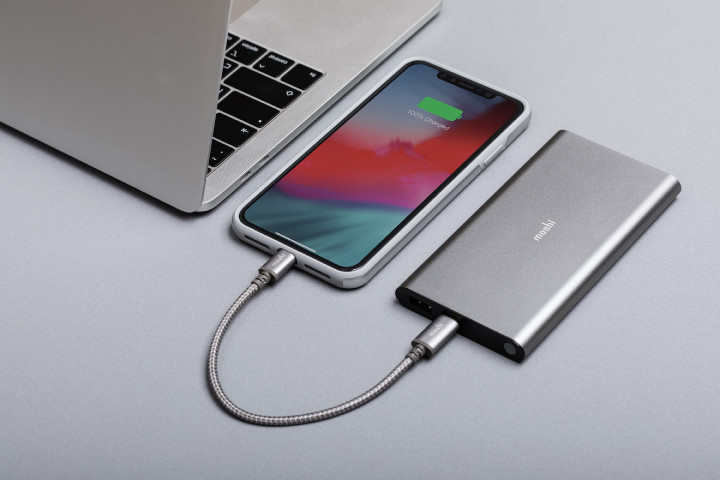 圖八： integra 強韌系列 USB-C to Lightning 耐用充電編織線0.25公尺，小巧設計讓充電空間更井然有序.jpg