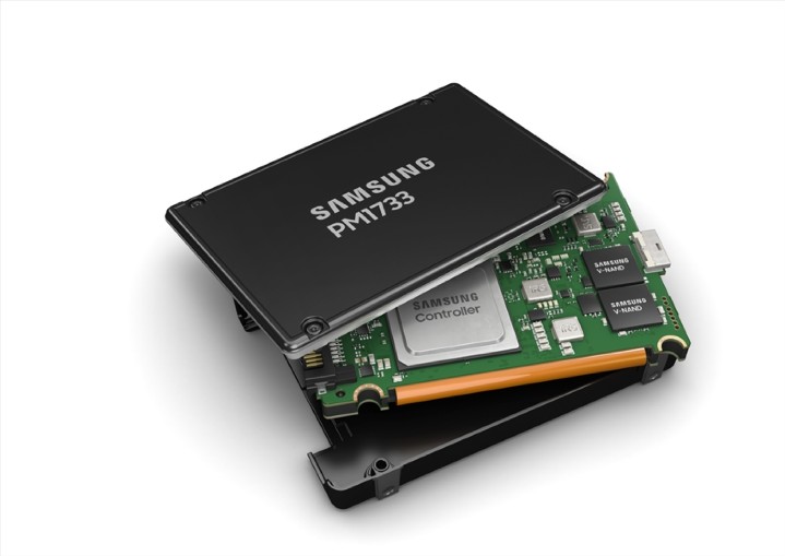 【新聞照片8】Samsung 30.72TB PCIe Gen4 NVMe SSD.jpg