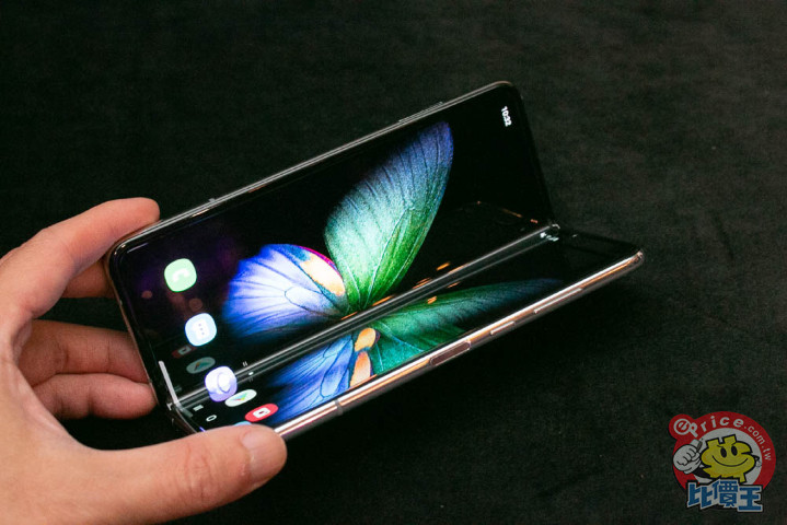 台灣首款摺疊螢幕手機！Samsung Galaxy Fold 一月限量上市 售價公布