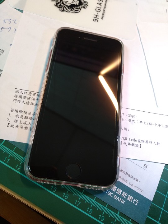 iPhone SE 2020 的保護貼不能與 iPhone 8 共用！PERSKINN 重磅推出多款 SE 2020專用版保護貼！