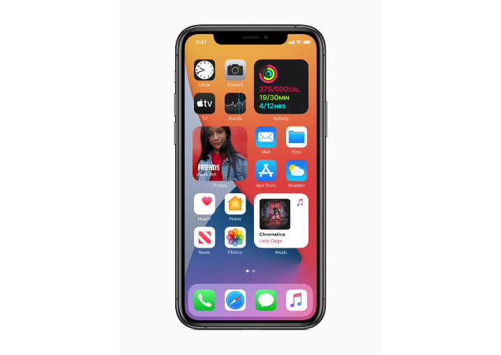 Apple_ios14-widgets-redesigned_06222020.jpg