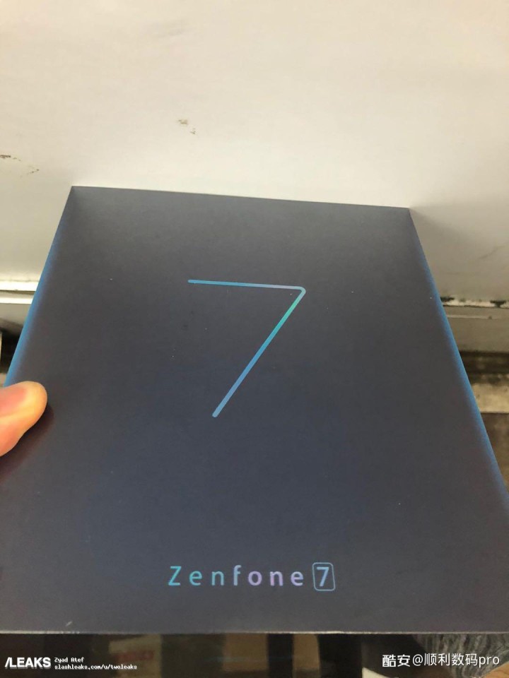 dozens-of-zenfone-7-units-spotted-online-425.jpg