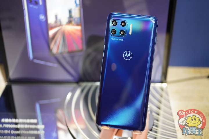 經典回歸：motorola razr 5G 刀鋒機強勢登台