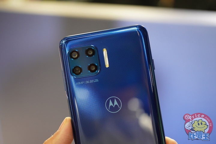 經典回歸：motorola razr 5G 刀鋒機強勢登台