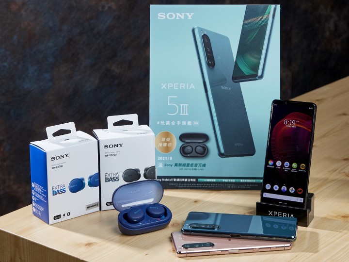 圖說五、Xperia 5 III 鏡黑、鏡粉、鏡綠在台首次亮相，預購即贈Sony真無線重低音耳機(WF-XB700)與1,000元配件購物金，預計9月在台上市.jpg