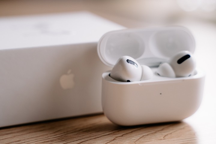 具主動式降噪功能的蘋果AirPods Pro，讓聲音聽起來就像面對面聊天，整天配戴也備感舒適.jpg