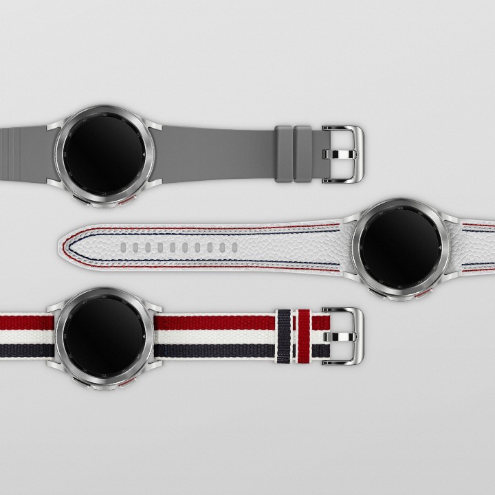 08_010_Thom Browne 3rd Edition_Watch4 Classic_Product_Family_1x1_RGB_210721_H.jpg
