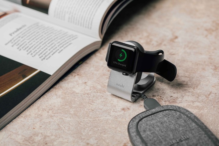 圖七：Flekto Apple Watch 折疊式隨身磁吸充電器，可完全折平，小巧如 AirPods，隨時為 Apple Watch 續命.jpg