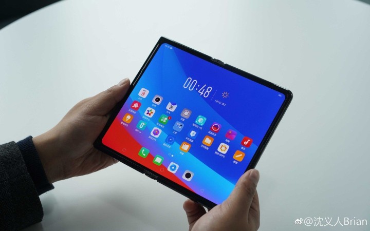 Oppo-foldable-phone-rumored-to-launch-soon-with-an-LTPO-display-2.jpg
