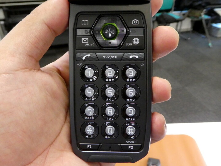 暌違 9 年懷舊三防摺疊手機復活：G'zOne TYPE-XX 日本發售