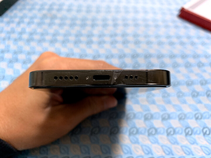 【開箱】iPhone 13 Pro石磨黑 V.S. ZIFRIEND 電競貼 V.S. Gear4 防摔殼