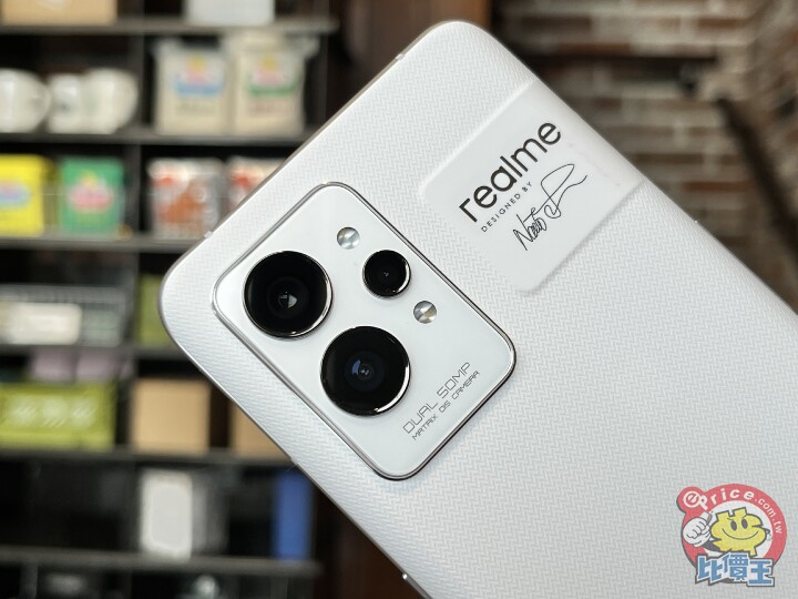 Realme GT2 Pro 大師版開箱測試：特色「紙」在設計？相機也很有趣！