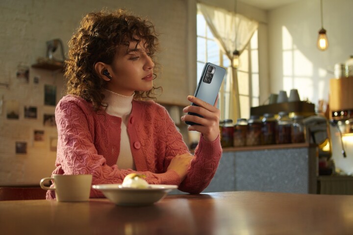 4. Redmi Note 11 Pro+ 5G與世界級音訊品牌JBL攜手合作，以頂級的音效體驗為用戶提供沈浸式的聽覺享受。.jpeg
