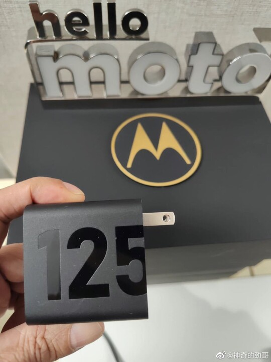 Motorola 正式宣佈 razr 2022 搭載 S8+Gen1，X30 Pro 快充達 125W