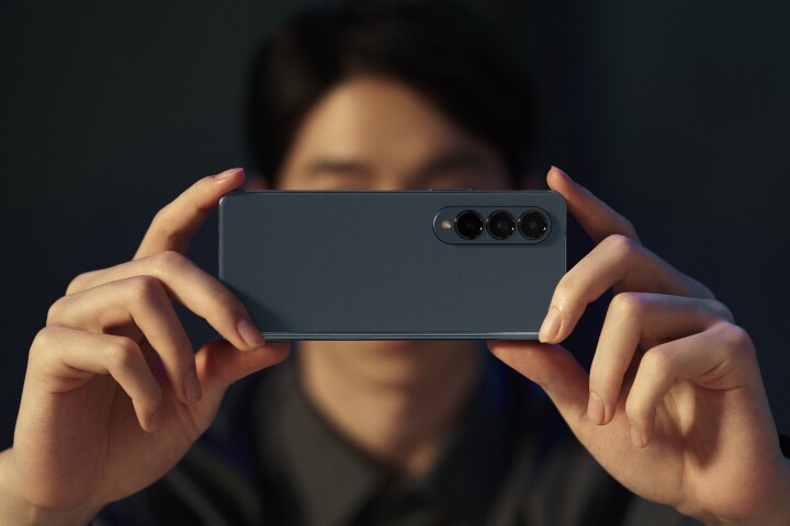 轉軸小型化、50MP 相機　Samsung Galaxy Z Fold 4 發表 