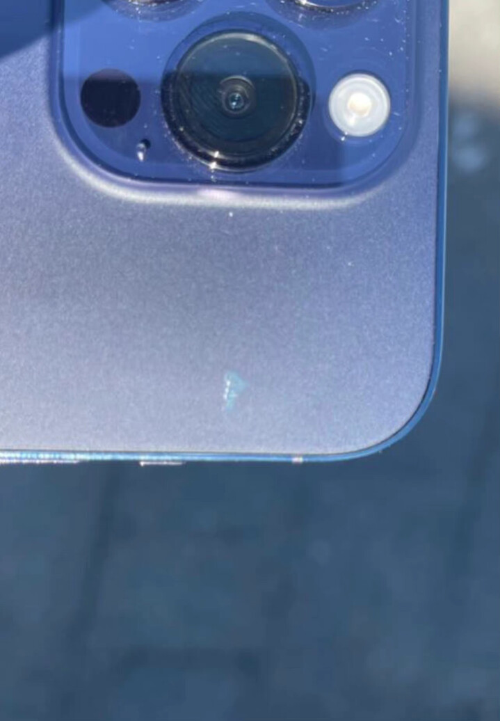 iPhone 14 Pro Max 深紫色爆背蓋磨砂層脫落問題　可能與製程有關