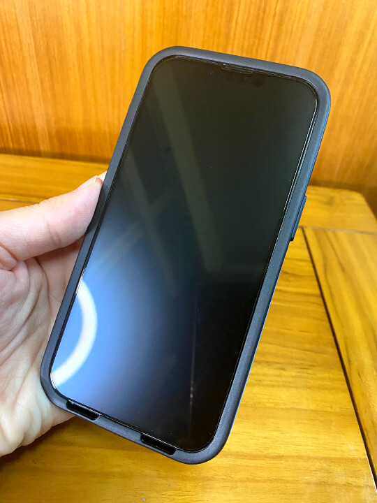 【開箱】iPhone 13 Pro天峰藍 V.S. MOZTECH藍光保護貼 V.S. gear4防摔殼