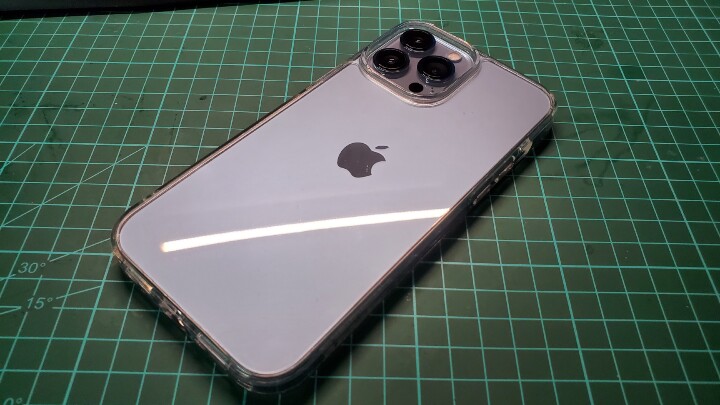 【開箱】iPhone 13 Pro天峰藍 V.S. MOZTECH藍光保護貼 V.S. gear4防摔殼