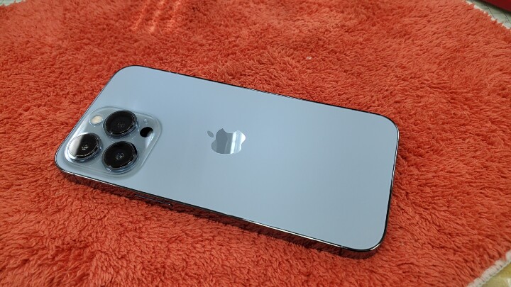 【開箱】iPhone 13 Pro天峰藍 V.S. MOZTECH藍光保護貼 V.S. gear4防摔殼
