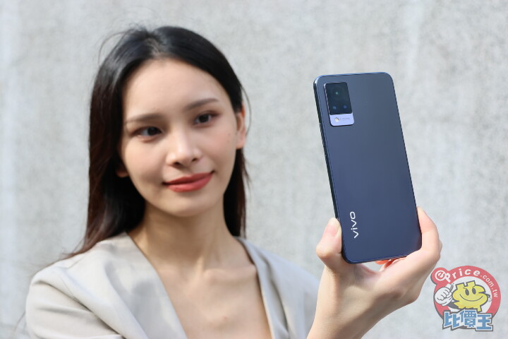 vivo V21s 5G 自拍神器再現，帶著它去中山站拍寶可夢和聖誕裝飾吧！