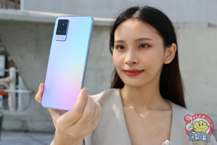 vivo V21s 5G 自拍神器再現，帶著它去中山站拍寶可夢和聖誕裝飾吧！