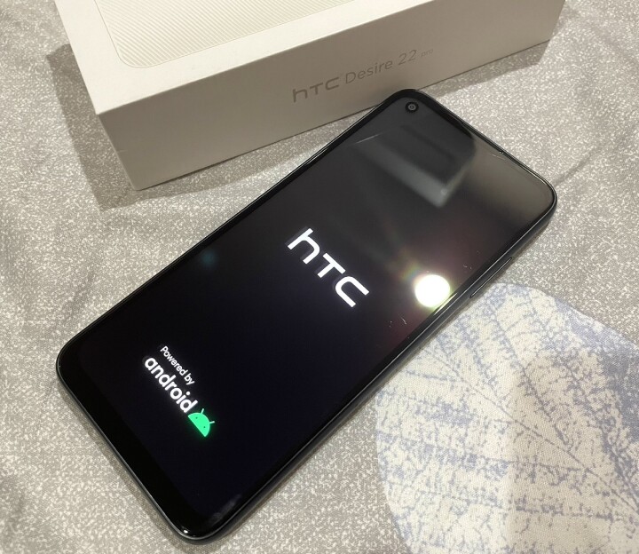 [心得] 平價手機HTC Desire  22 pro 星夜黑開箱