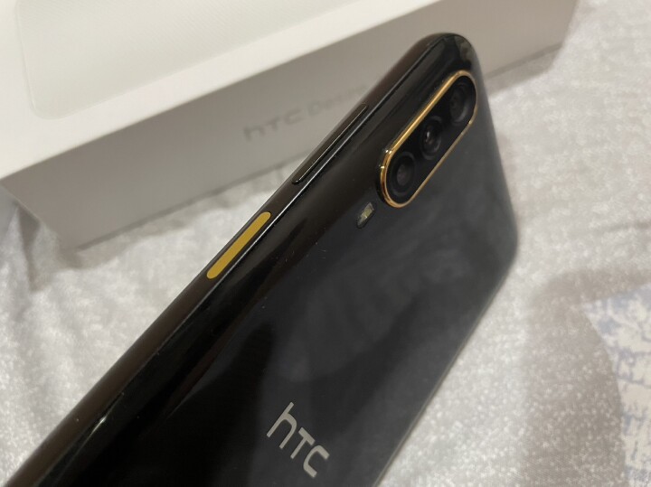 [心得] 平價手機HTC Desire  22 pro 星夜黑開箱