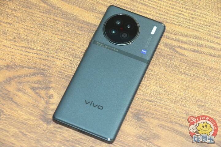 vivo X90 開箱動手玩：天璣9200處理器搭配與蔡司聯合研發的5,000萬畫素三鏡頭主相機，不只好用、好玩，還很好拍！