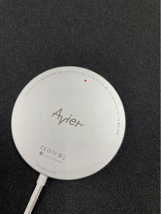Avier  VeeMag 15W 磁吸無線充電器開箱